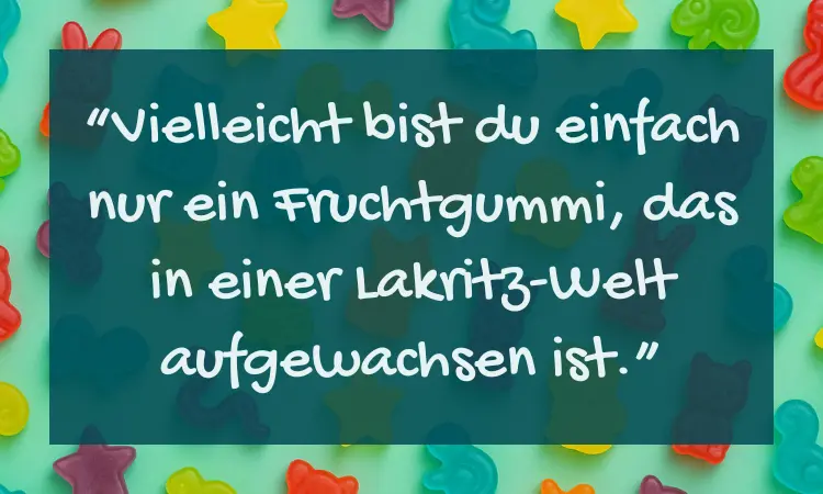 Zitatbild mit Fruchtgummis auf grünem Hintergrund: ‚Vielleicht bist du einfach nur ein Fruchtgummi, das in einer Lakritz-Welt aufgewachsen ist.‘ – liebevoller Impuls zur Selbstakzeptanz im Human Design